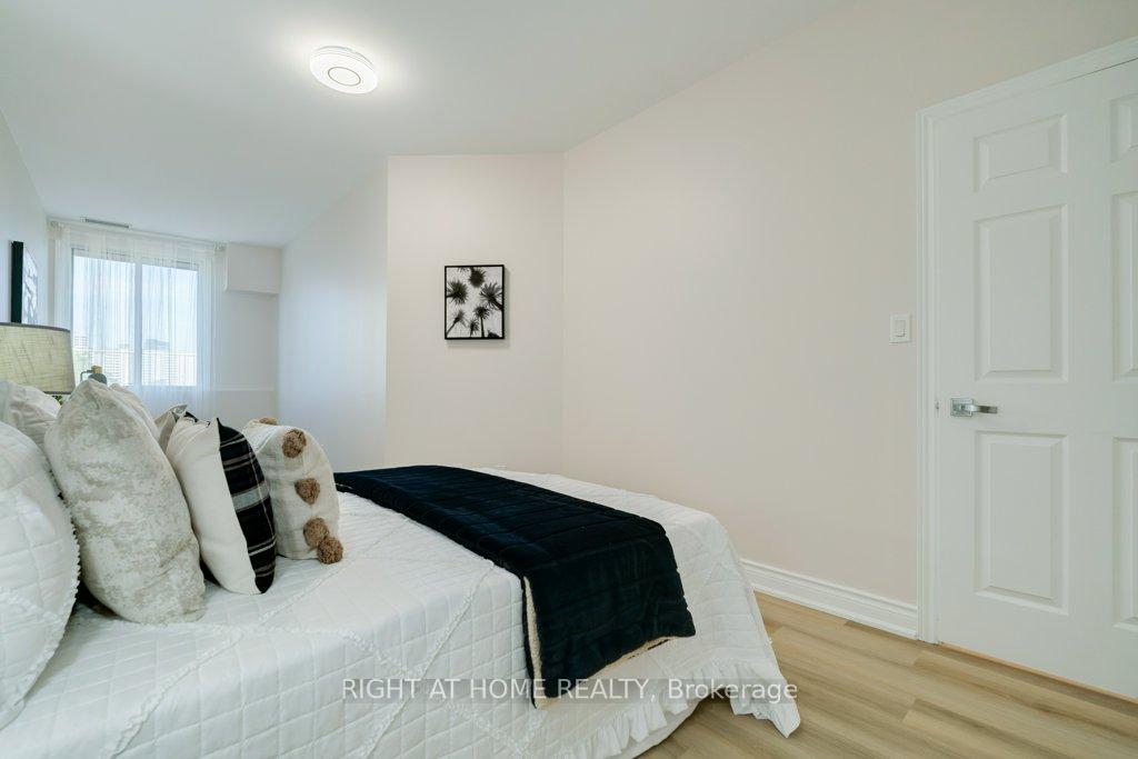 Photo 17 of Unit 402, 10 Gateway Boulevard, Toronto, Flemingdon Park — HOMEH
