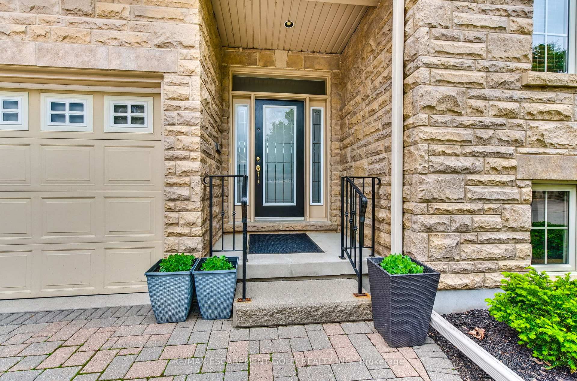 Photo 2 of Unit 16, 35 Scullers Way, St. Catharines, Martindale Pond — HOMEH