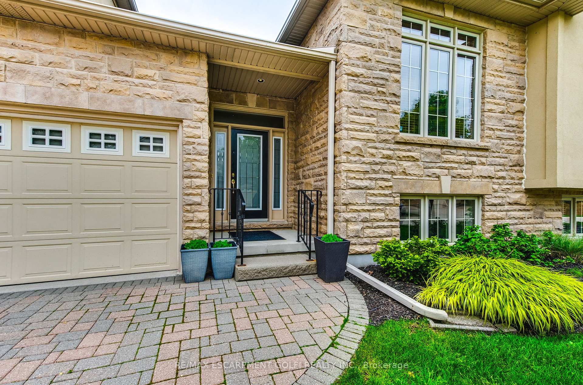 Photo 3 of Unit 16, 35 Scullers Way, St. Catharines, Martindale Pond — HOMEH