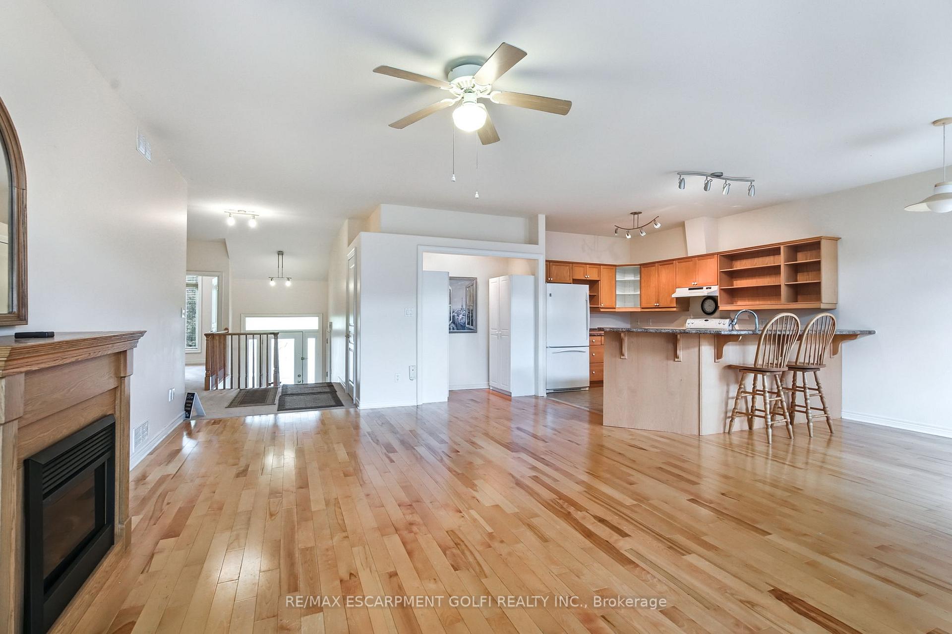 Photo 9 of Unit 16, 35 Scullers Way, St. Catharines, Martindale Pond — HOMEH