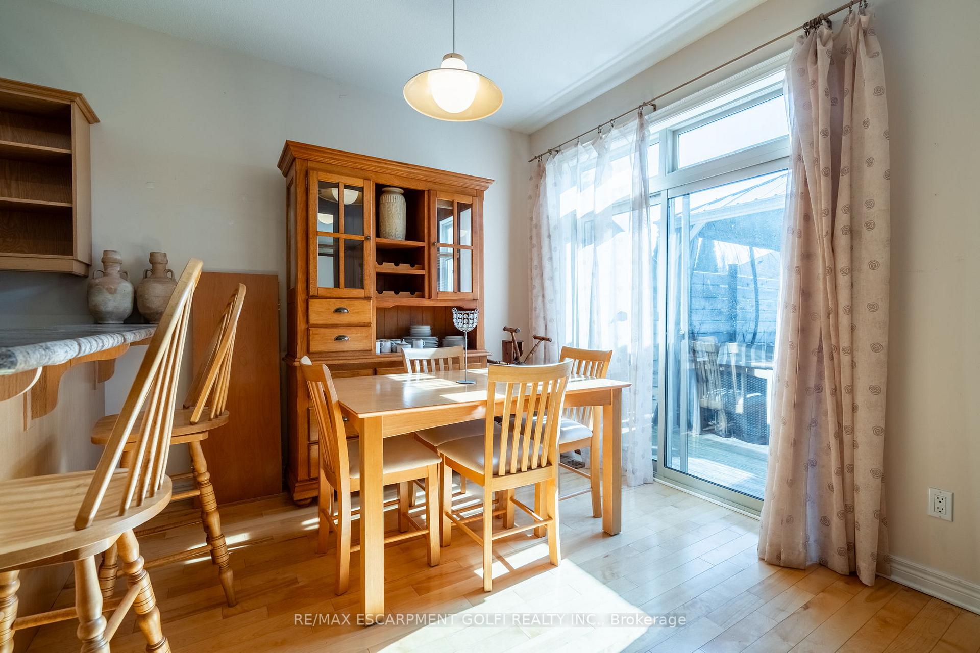 Photo 10 of Unit 16, 35 Scullers Way, St. Catharines, Martindale Pond — HOMEH