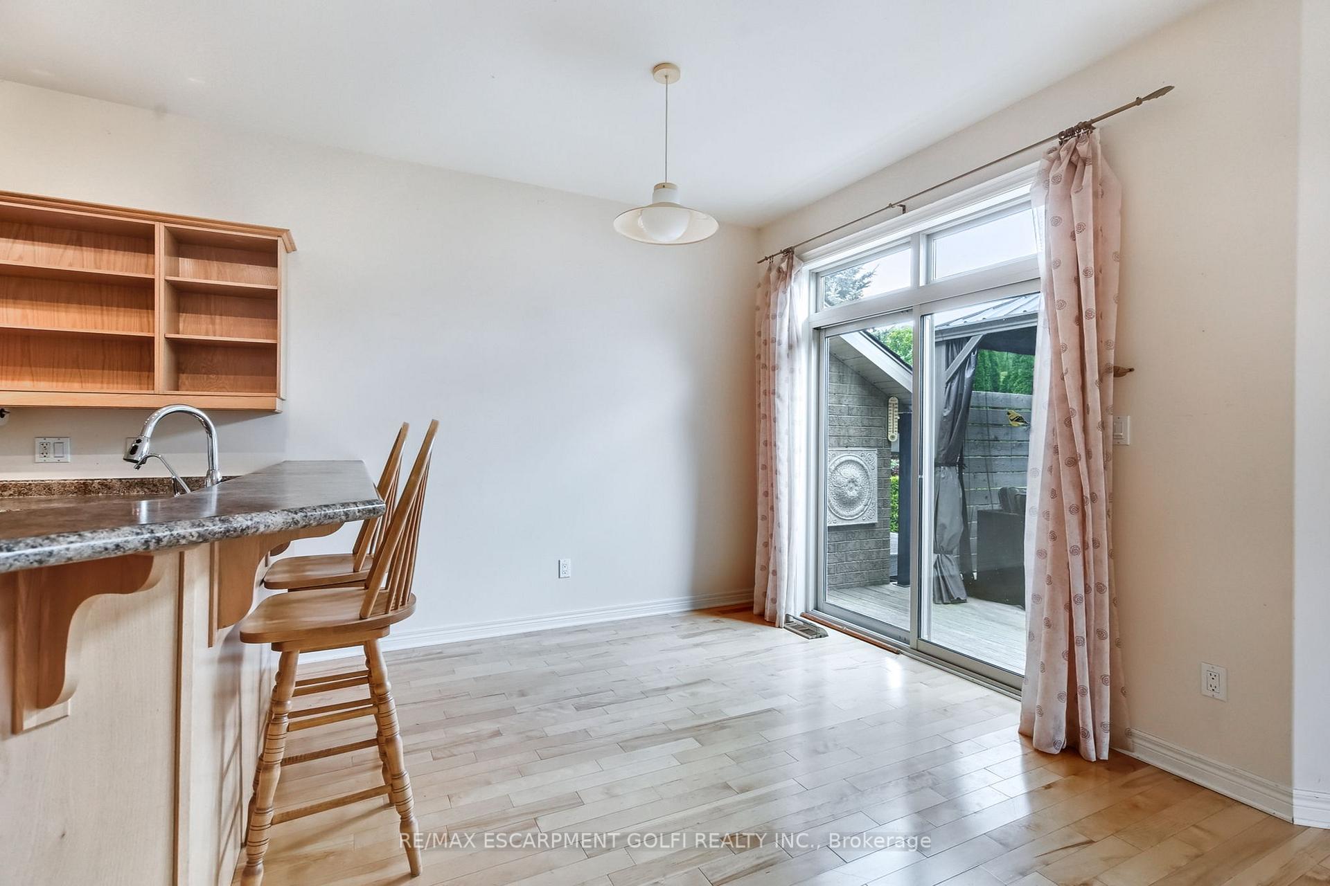 Photo 11 of Unit 16, 35 Scullers Way, St. Catharines, Martindale Pond — HOMEH