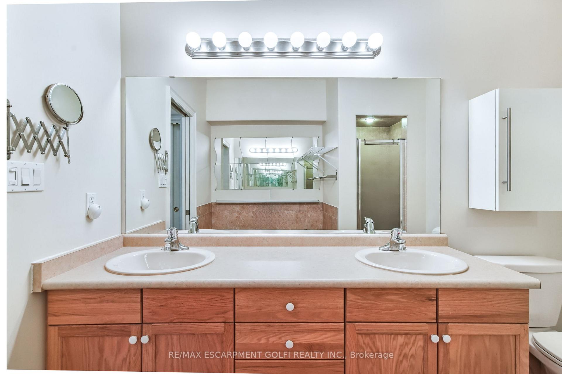 Photo 19 of Unit 16, 35 Scullers Way, St. Catharines, Martindale Pond — HOMEH