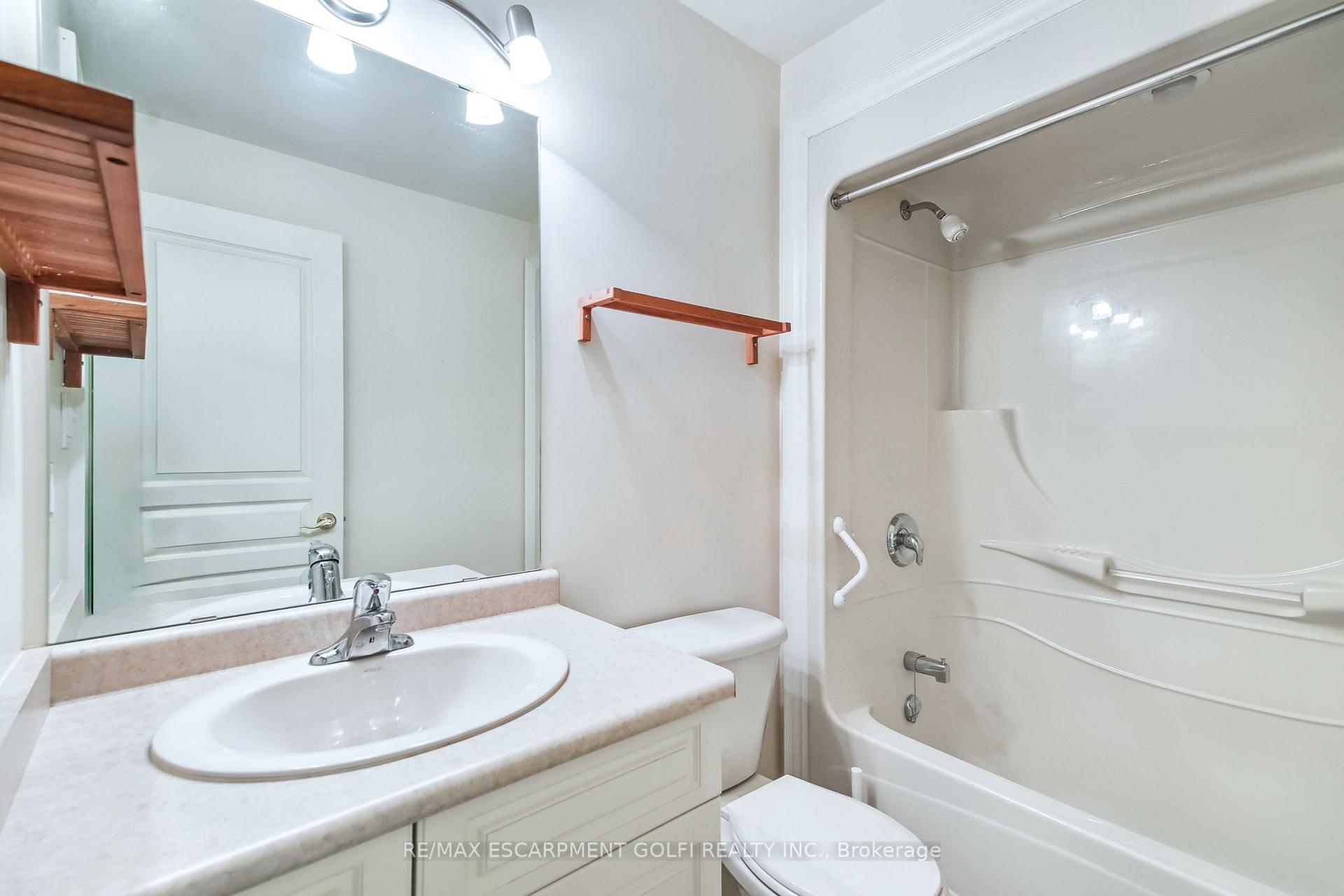 Photo 28 of Unit 16, 35 Scullers Way, St. Catharines, Martindale Pond — HOMEH