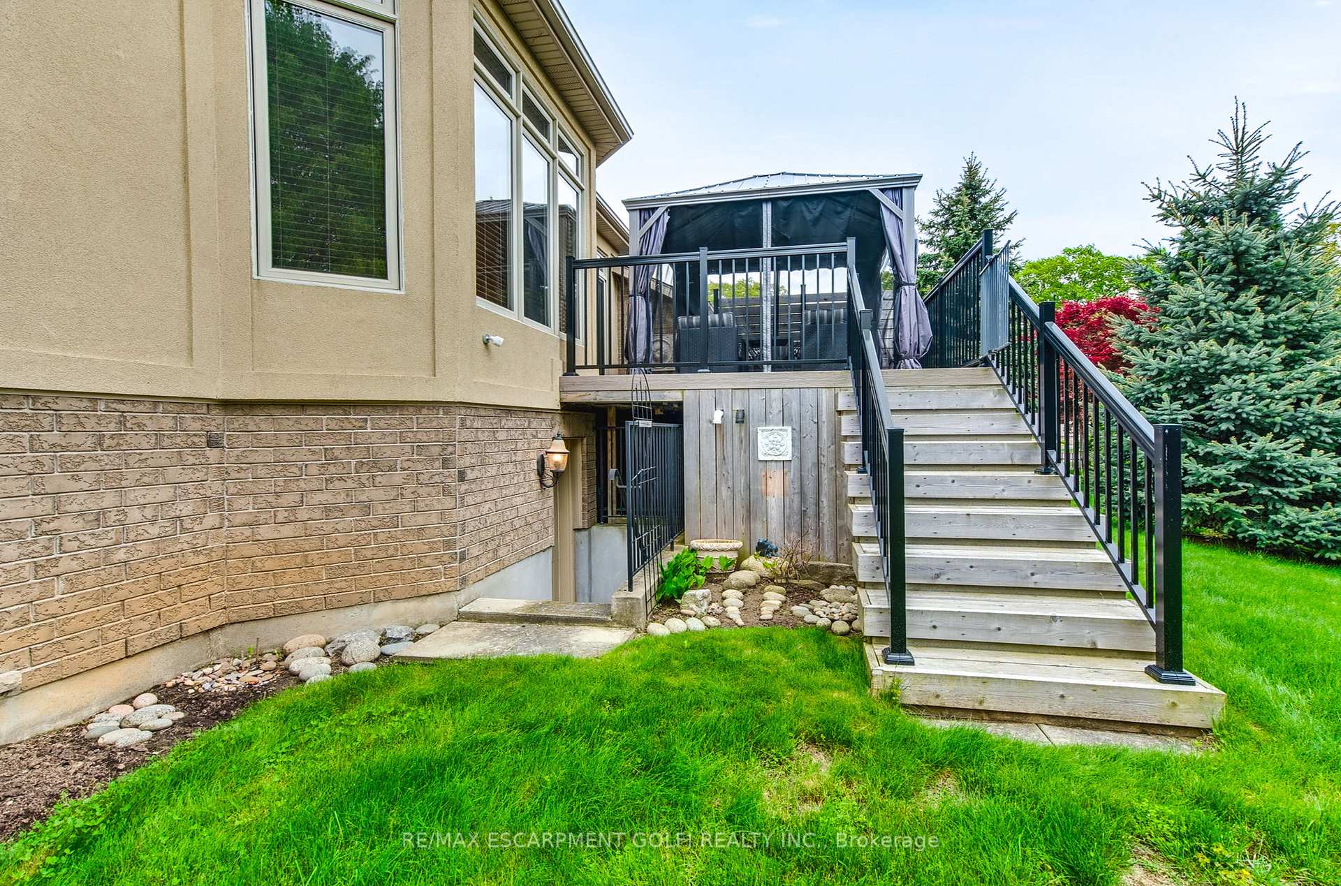 Photo 38 of Unit 16, 35 Scullers Way, St. Catharines, Martindale Pond — HOMEH