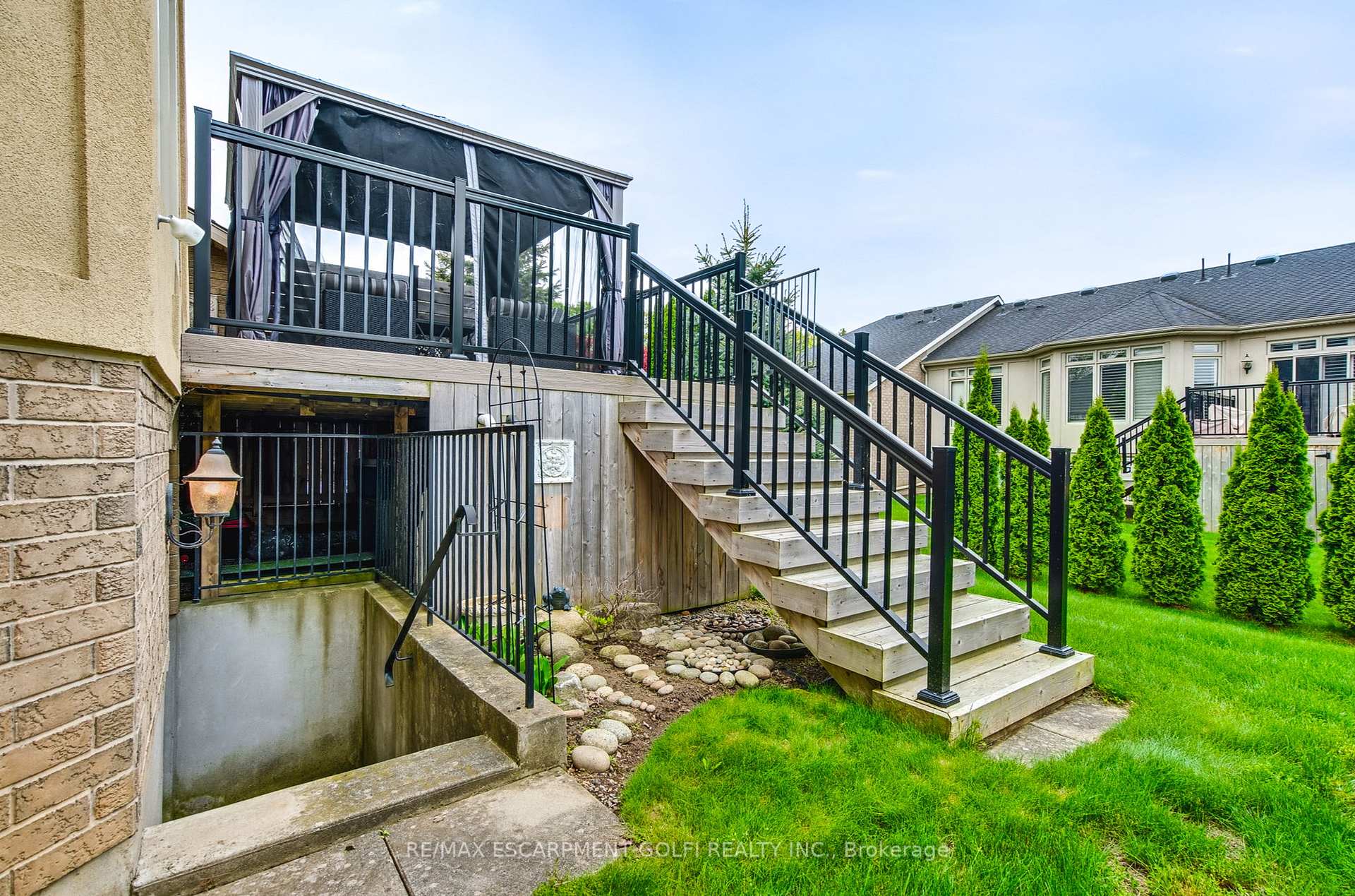 Photo 39 of Unit 16, 35 Scullers Way, St. Catharines, Martindale Pond — HOMEH