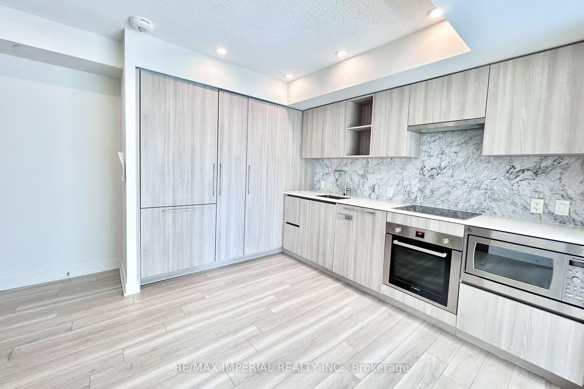 Front of Unit 611, 19 Bathurst Street