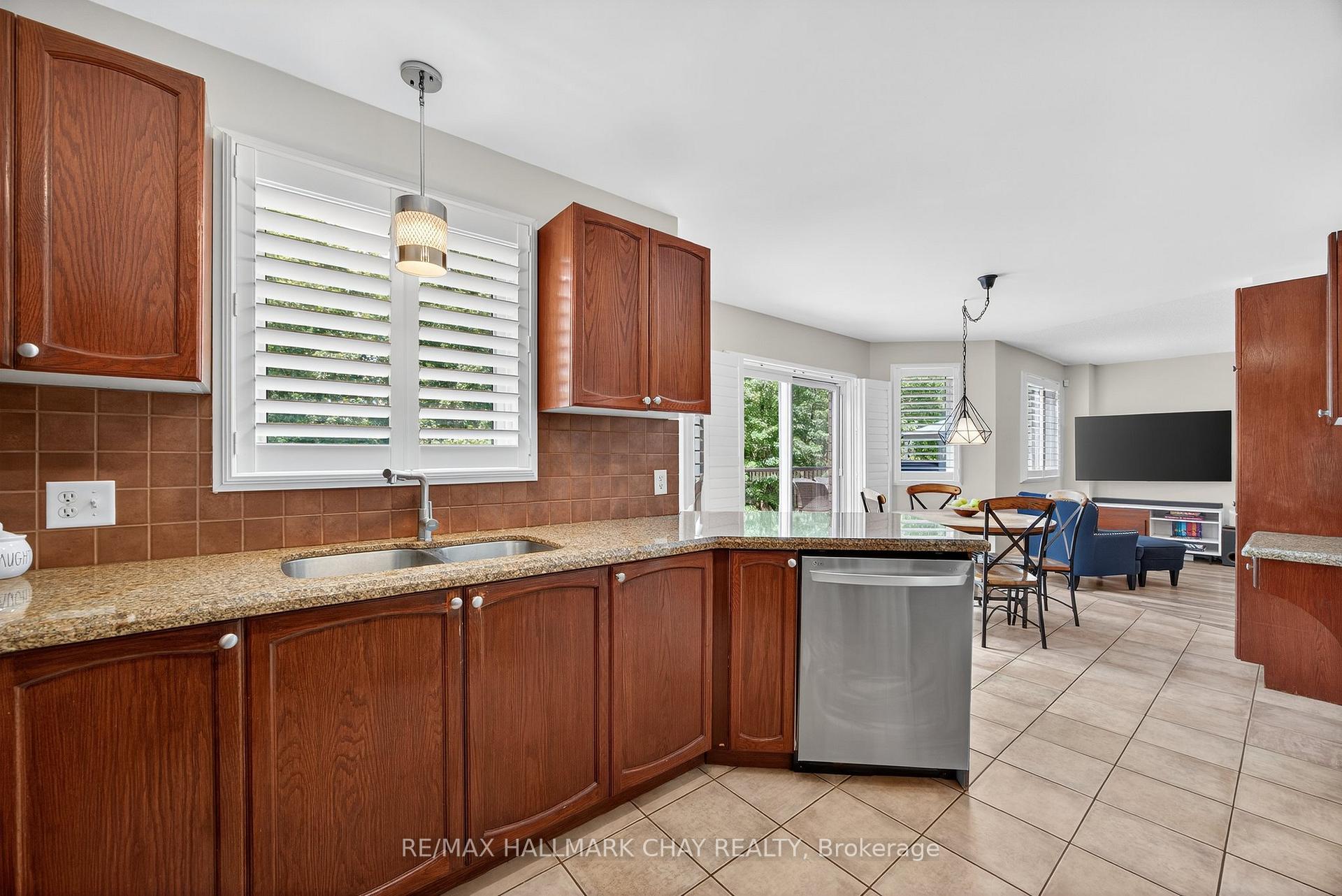 Photo 9 of 32 Holly Meadow Road, Barrie, Holly — HOMEH