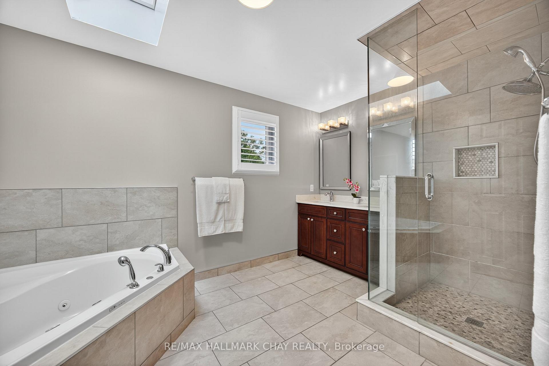 Photo 23 of 32 Holly Meadow Road, Barrie, Holly — HOMEH
