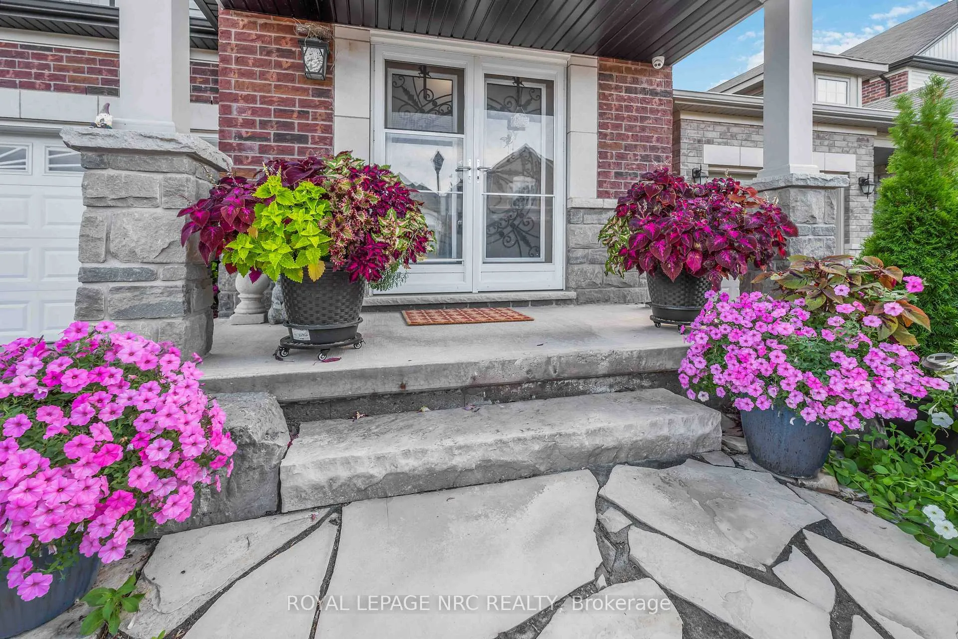 Photo 3 of Unit 10, 77 Avery Crescent, St. Catharines, Oakdale — HOMEH