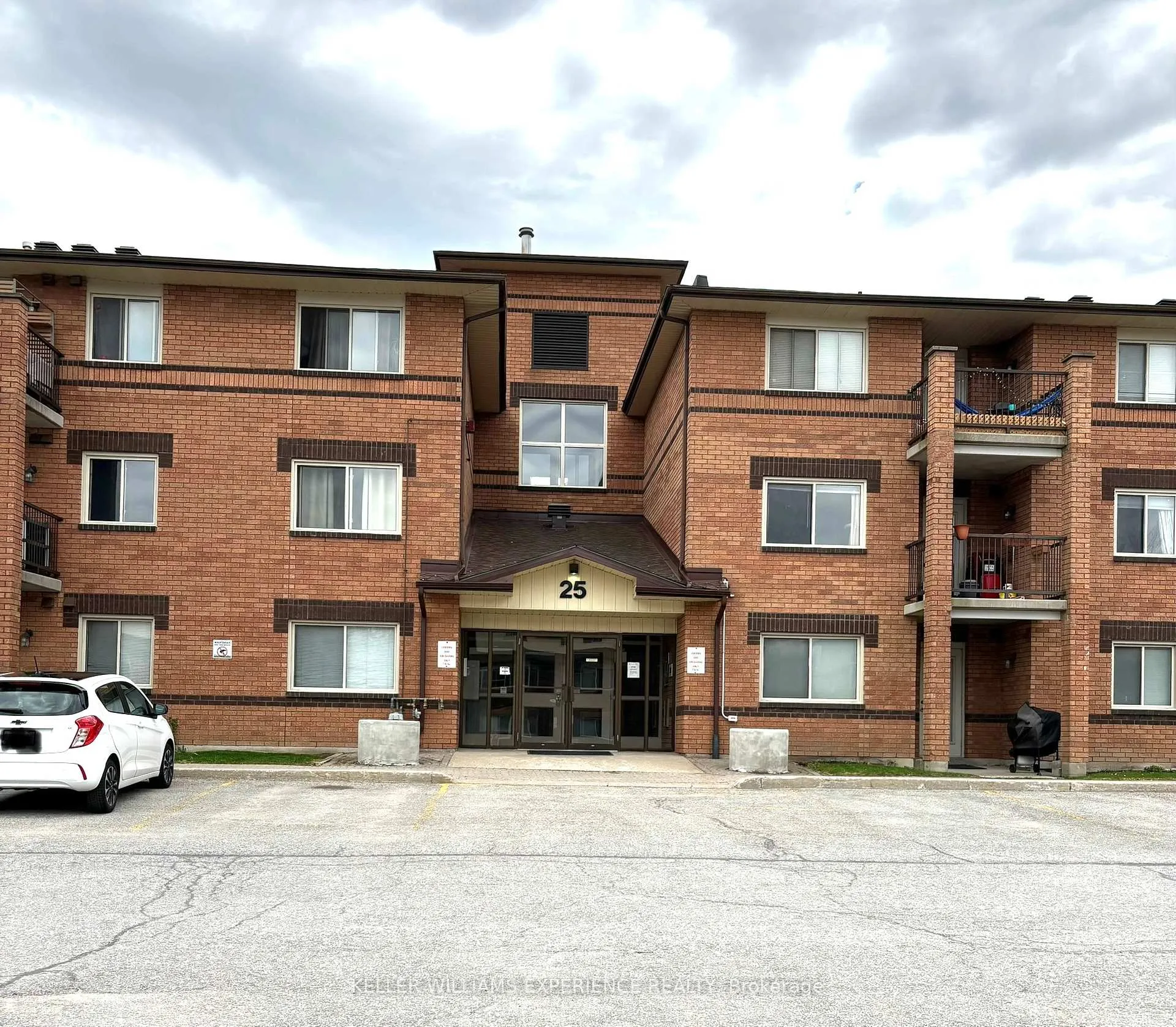 Photo 1 of Unit 302, 25 Meadow Lane, Barrie, Ardagh — HOMEH