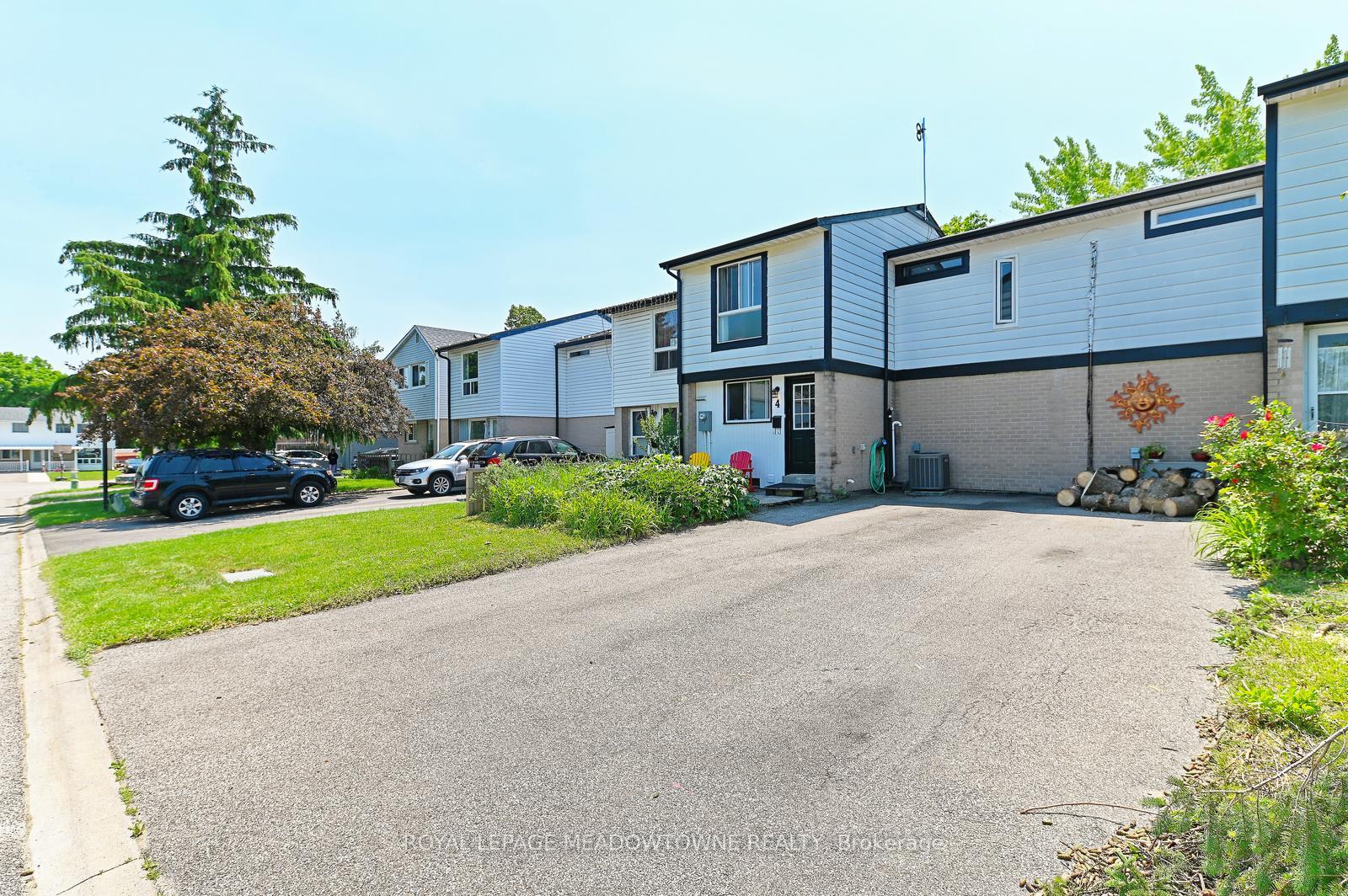 Photo 3 of 4 Greenfield Square, Brampton, Northgate — HOMEH