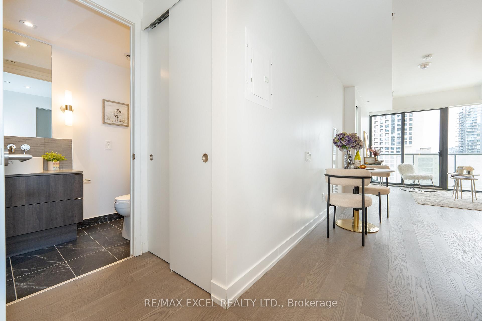 Photo 4 of Unit 1913, 161 Roehampton Avenue, Toronto, Mount Pleasant West — HOMEH