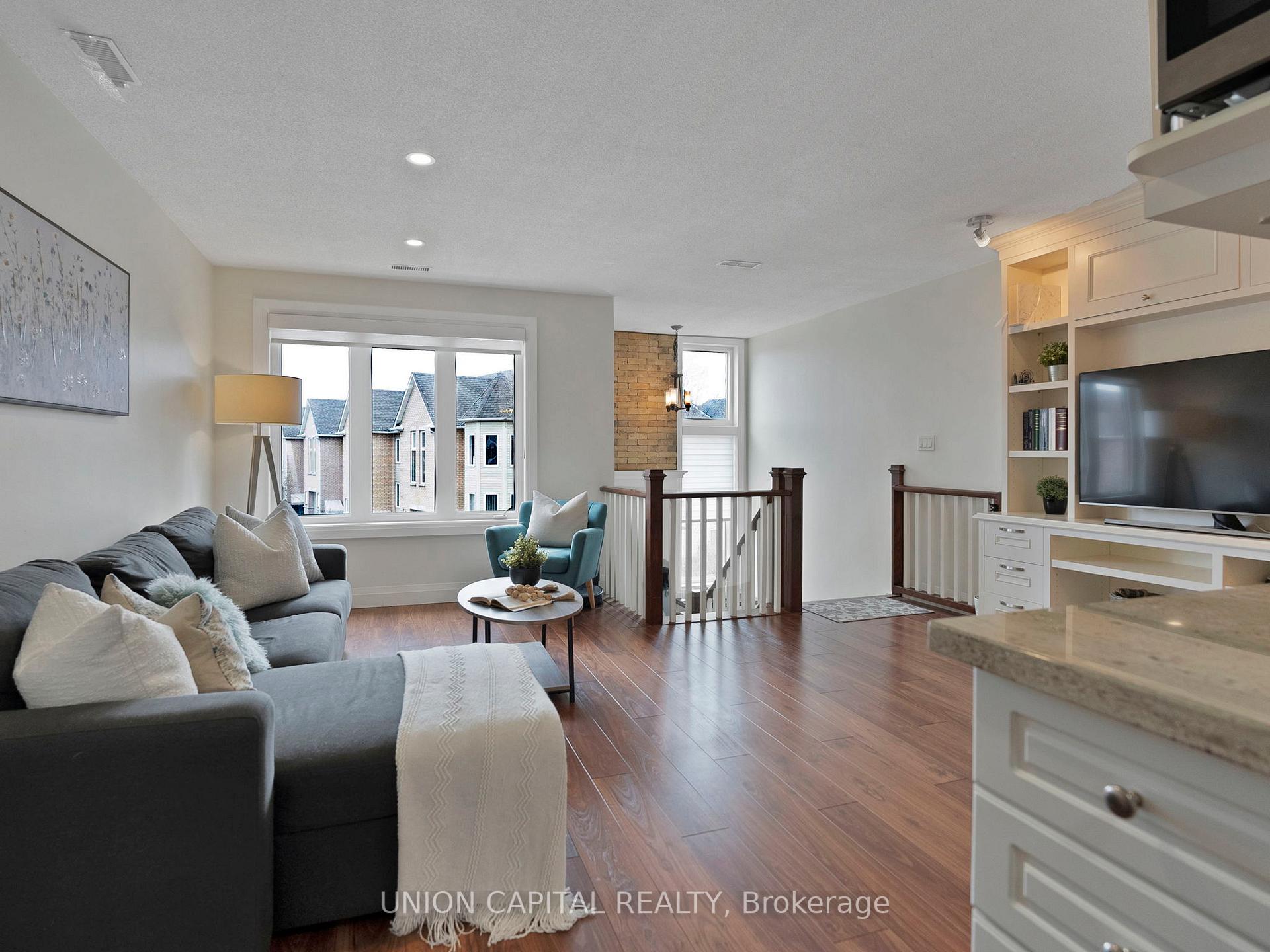 Photo 2 of Unit 302, 72 Aerodrome Crescent, Toronto, Leaside — HOMEH