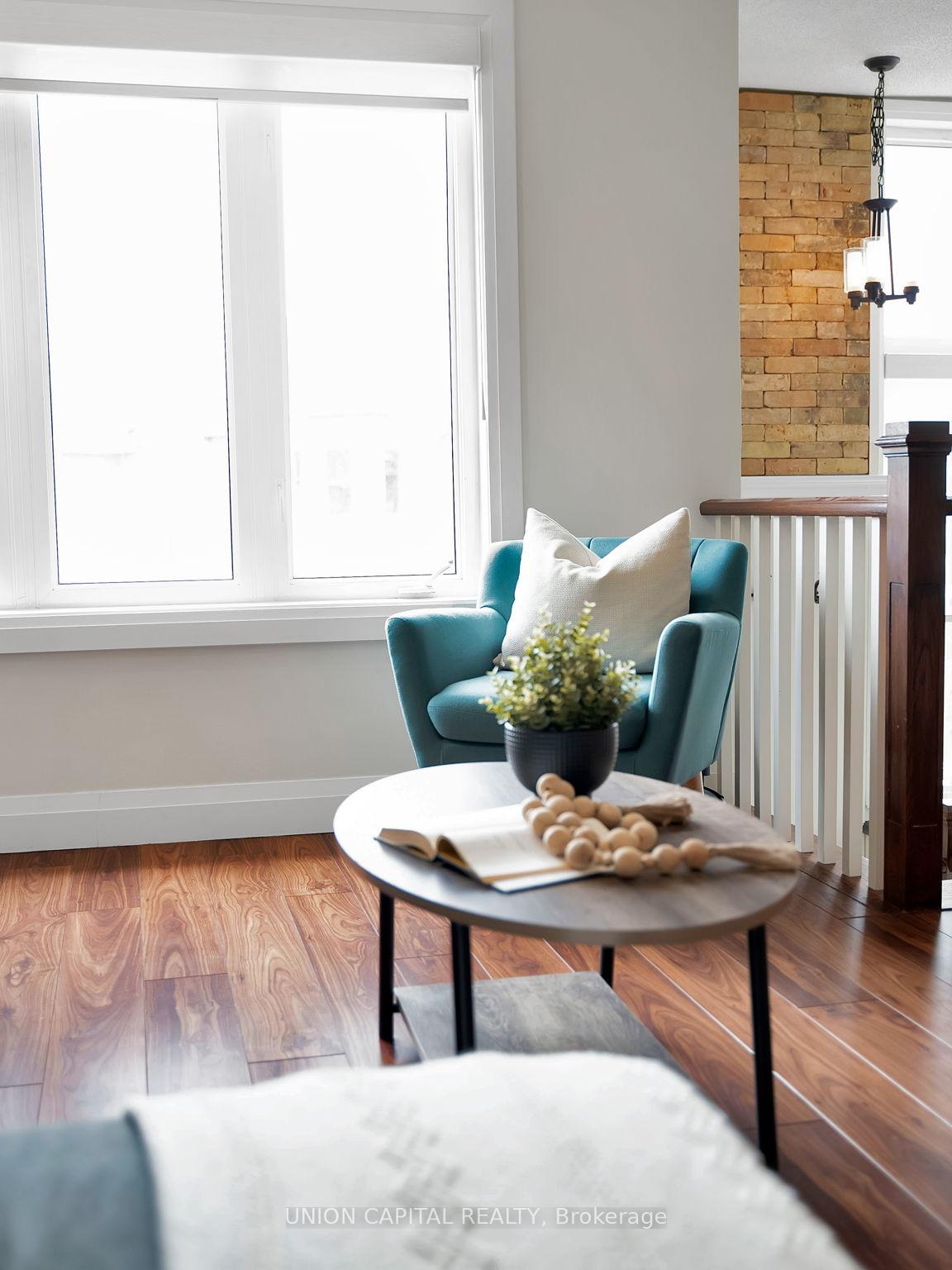 Photo 5 of Unit 302, 72 Aerodrome Crescent, Toronto, Leaside — HOMEH