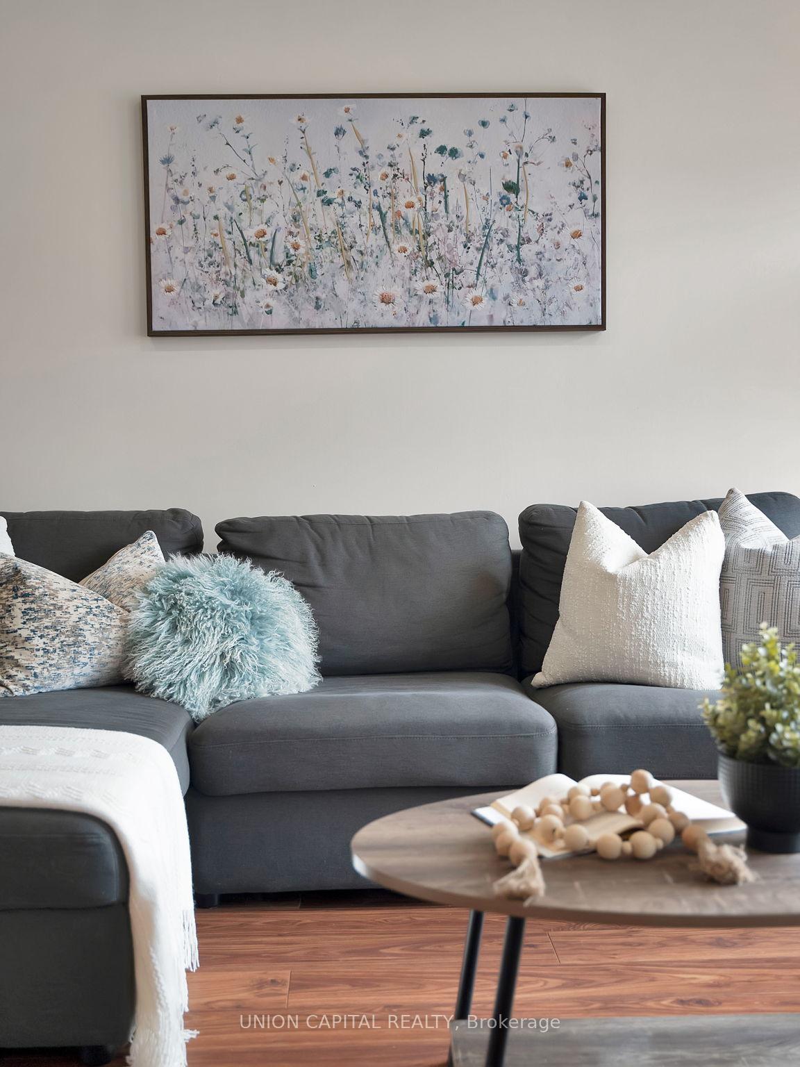 Photo 8 of Unit 302, 72 Aerodrome Crescent, Toronto, Leaside — HOMEH