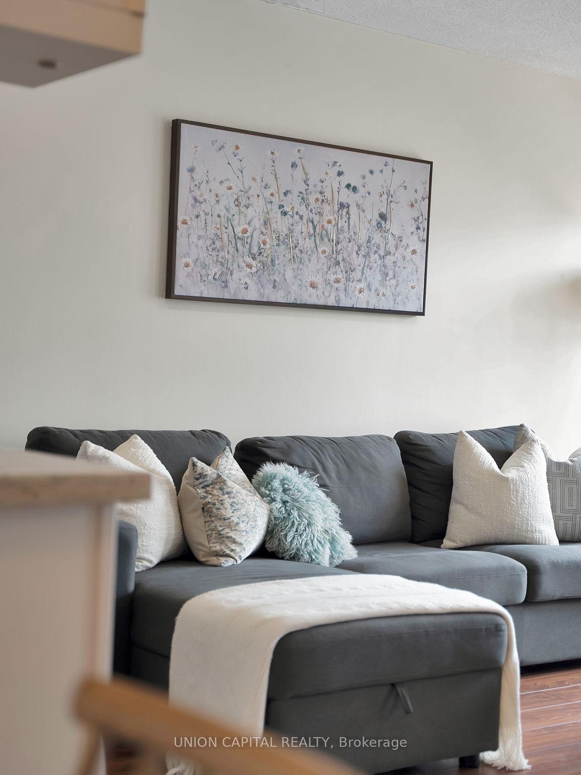 Photo 9 of Unit 302, 72 Aerodrome Crescent, Toronto, Leaside — HOMEH