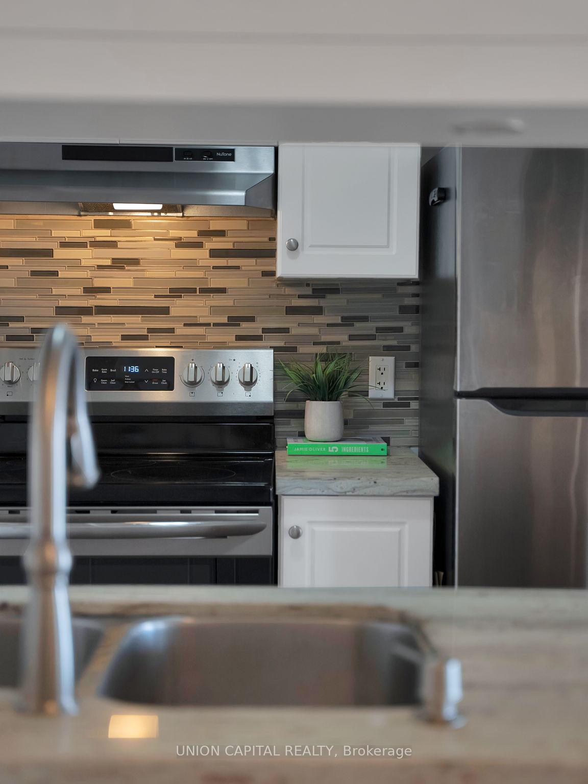 Photo 11 of Unit 302, 72 Aerodrome Crescent, Toronto, Leaside — HOMEH