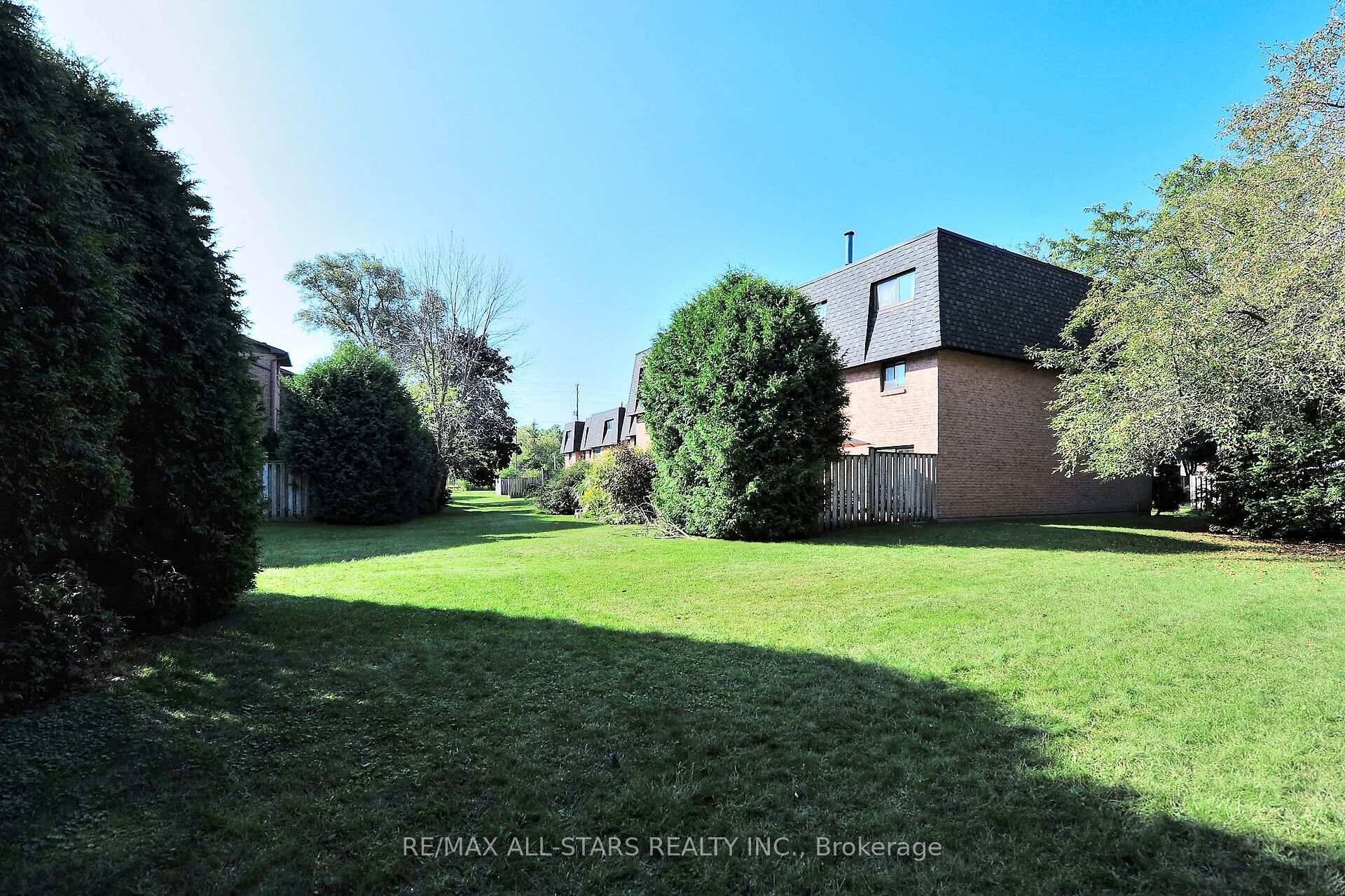 Photo 40 of Unit 30, 30 Ashglen Way, Markham, Unionville — HOMEH
