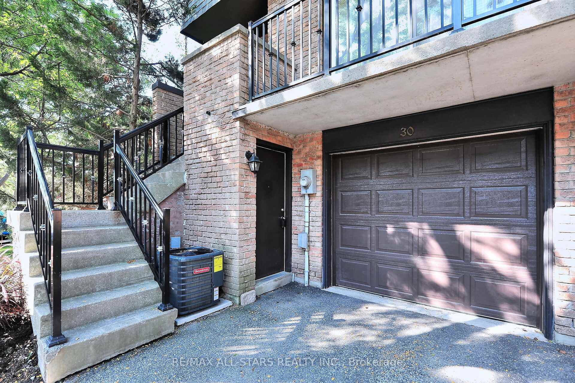 Photo 3 of Unit 30, 30 Ashglen Way, Markham, Unionville — HOMEH