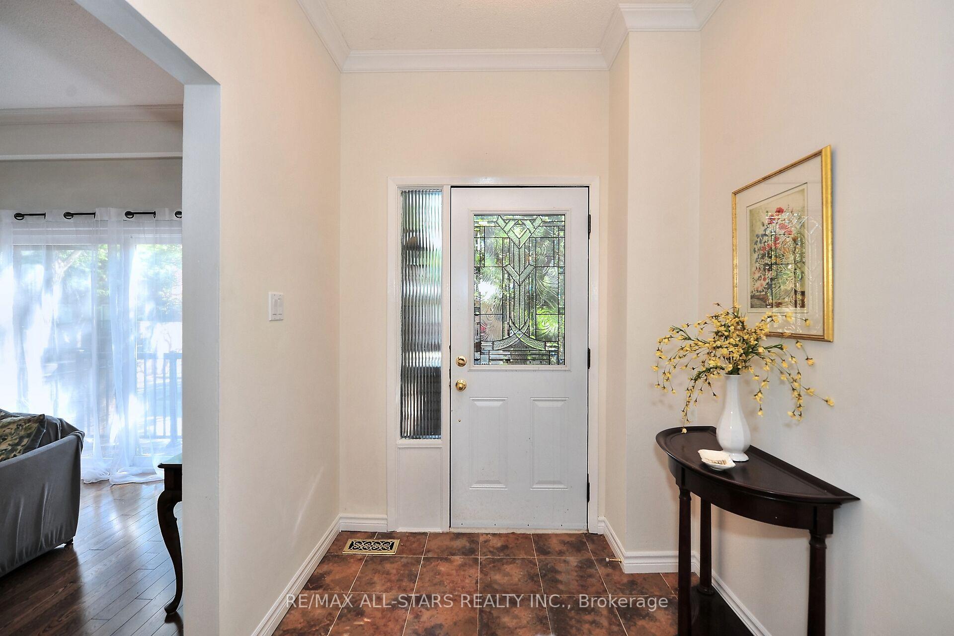 Photo 4 of Unit 30, 30 Ashglen Way, Markham, Unionville — HOMEH