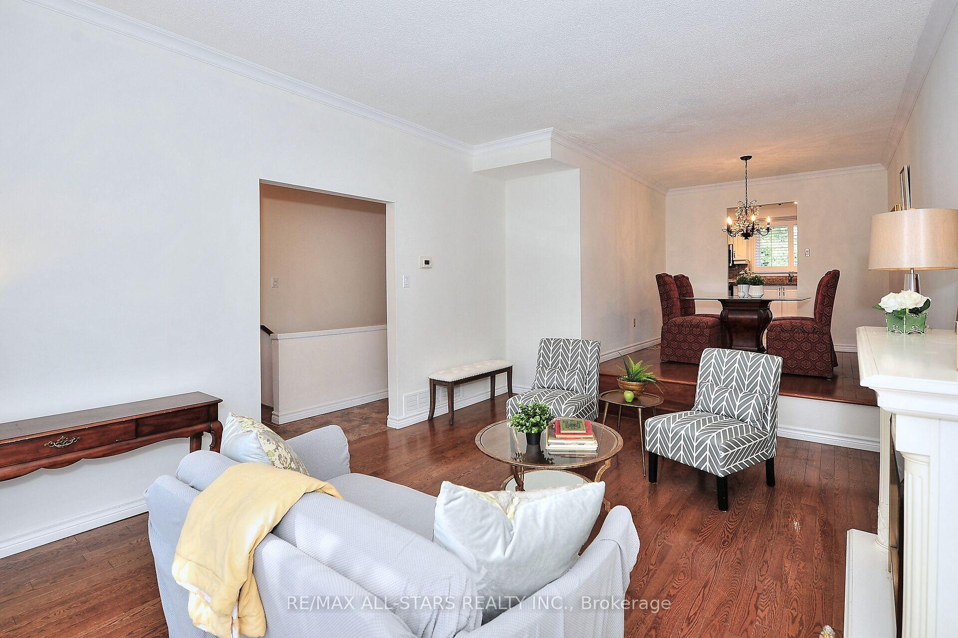 Photo 7 of Unit 30, 30 Ashglen Way, Markham, Unionville — HOMEH