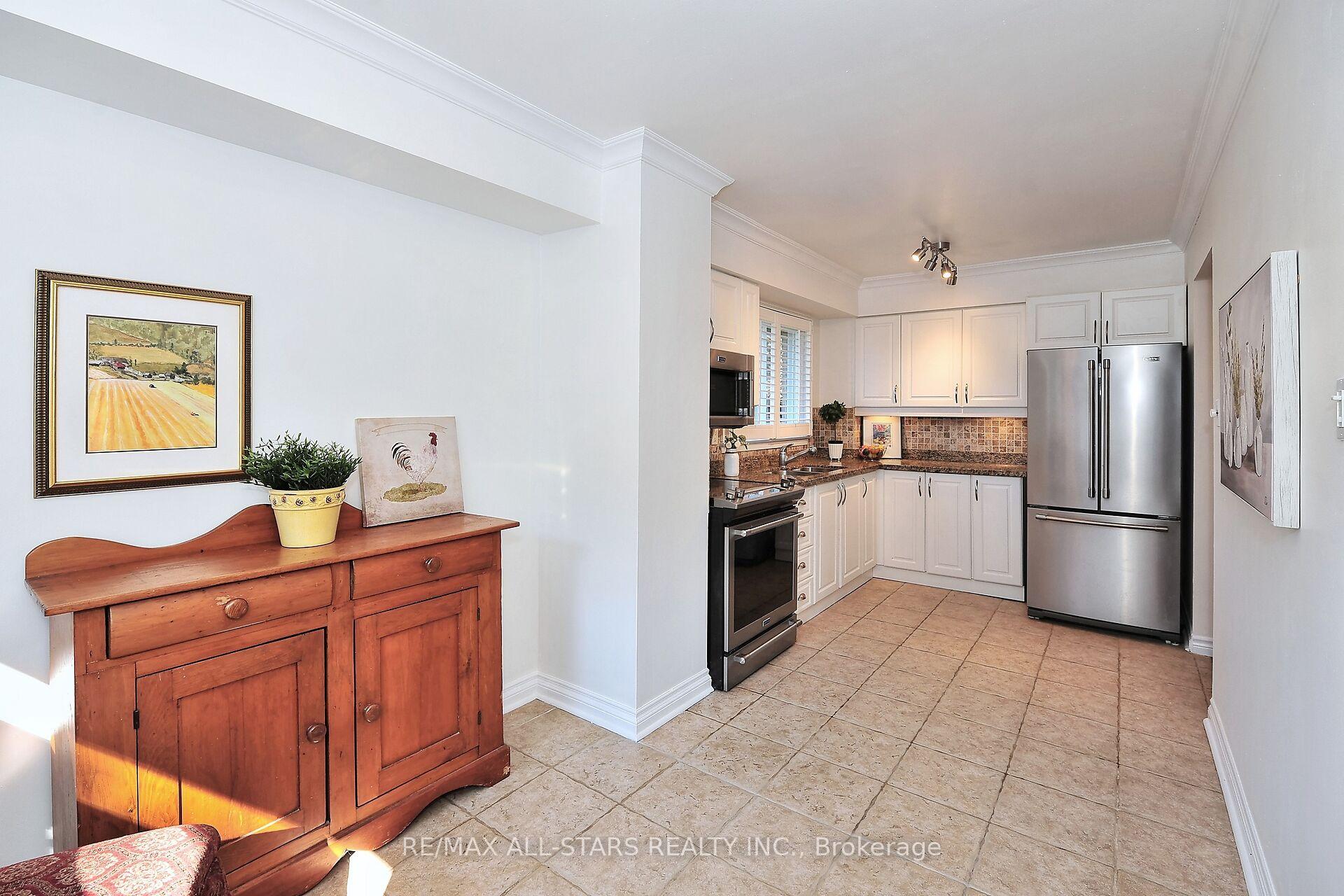 Photo 9 of Unit 30, 30 Ashglen Way, Markham, Unionville — HOMEH