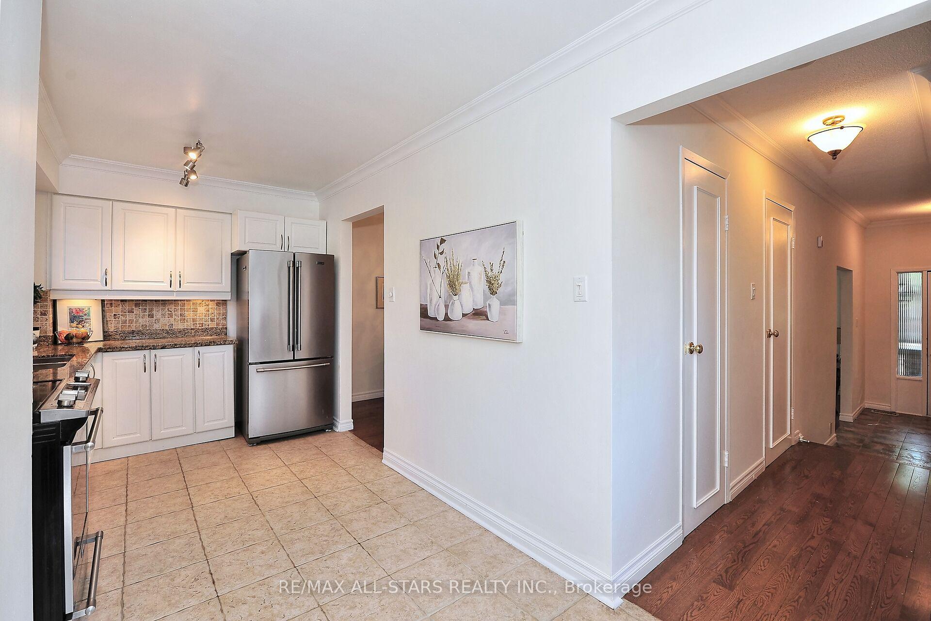 Photo 10 of Unit 30, 30 Ashglen Way, Markham, Unionville — HOMEH