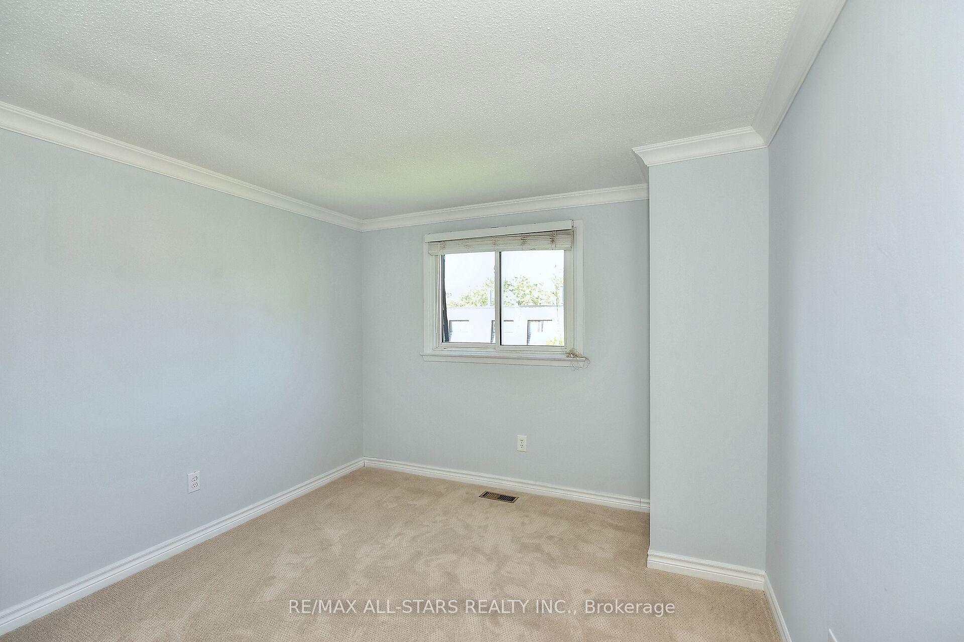 Photo 17 of Unit 30, 30 Ashglen Way, Markham, Unionville — HOMEH