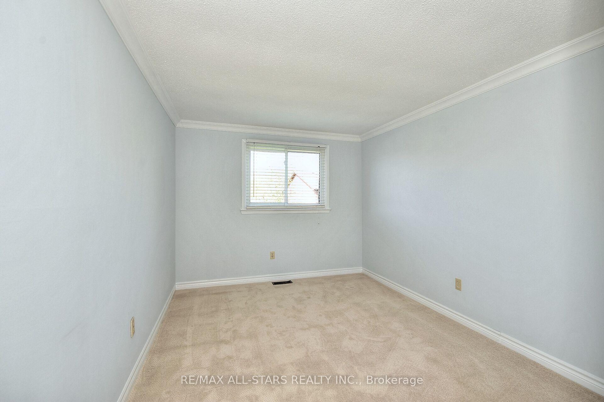 Photo 18 of Unit 30, 30 Ashglen Way, Markham, Unionville — HOMEH