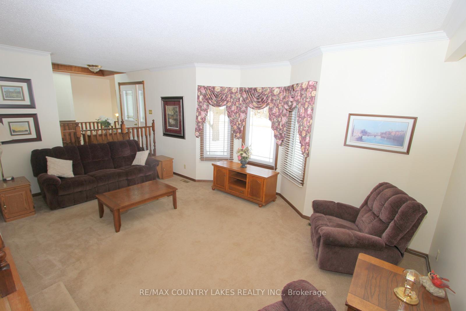 Photo 10 of 87 Main Street W, Brock, Beaverton — HOMEH