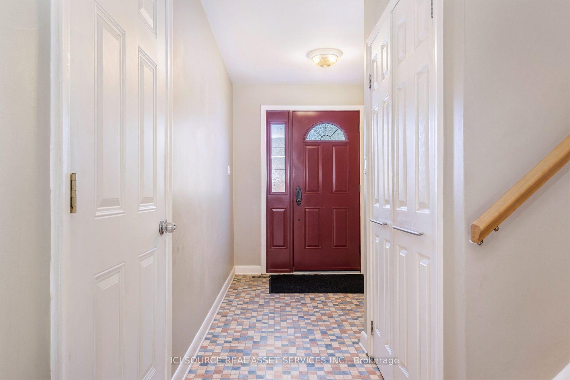 Photo 3 of 710 Sherbourne Road, Ottawa, Carlingwood — HOMEH