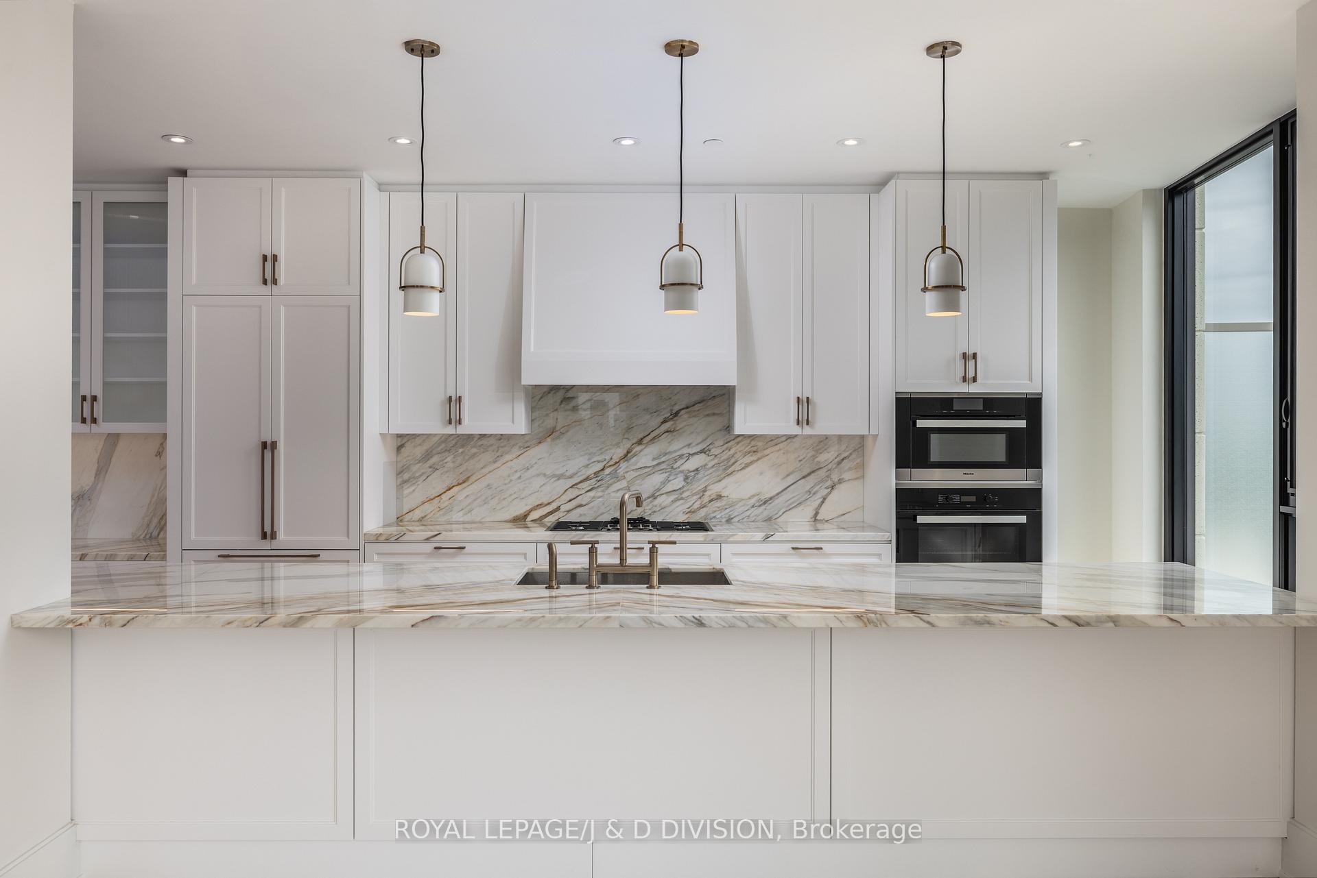 Photo 6 of Unit 804, 1 Strathgowan Avenue, Toronto, Lawrence Park South — HOMEH