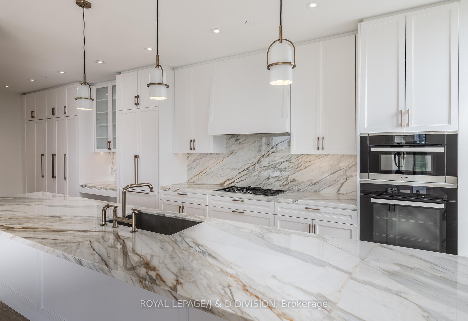 Photo 7 of Unit 804, 1 Strathgowan Avenue, Toronto, Lawrence Park South — HOMEH
