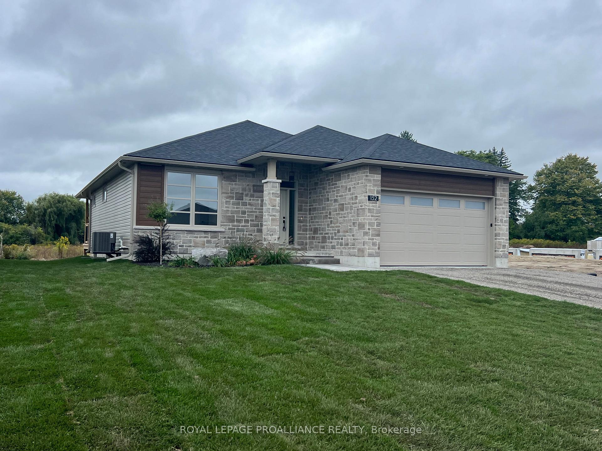 Front of 152 Sienna Avenue