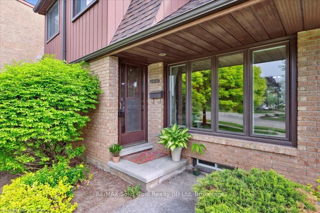 Photo 4 of 104 Kingswood Drive, Kitchener — HOMEH