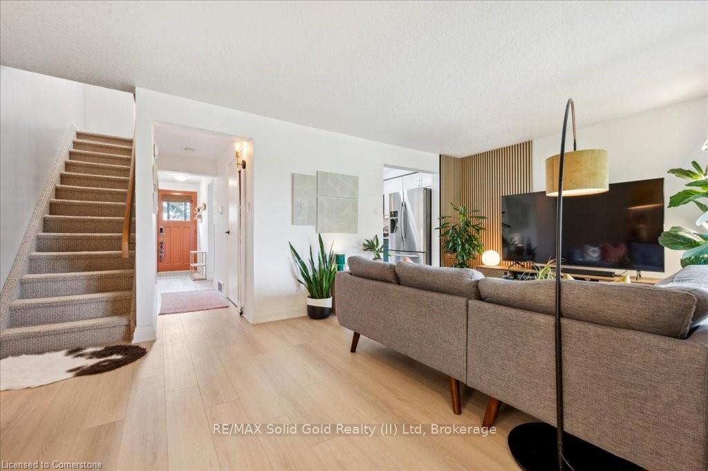 Photo 6 of 104 Kingswood Drive, Kitchener — HOMEH