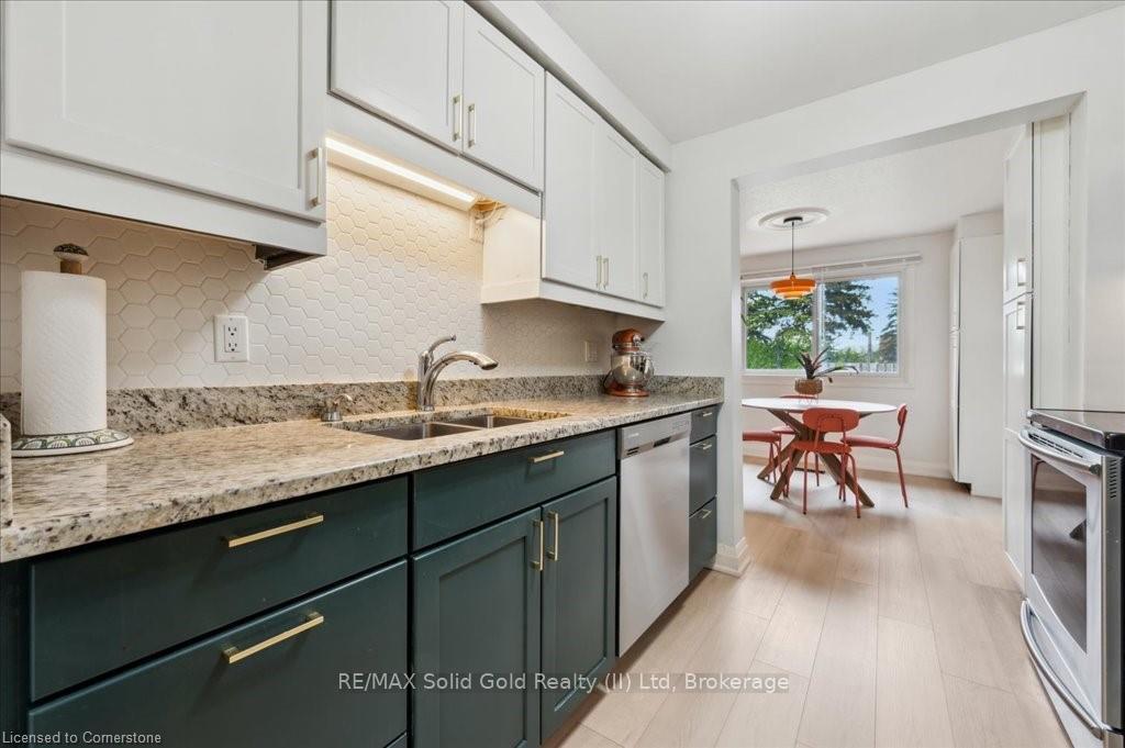Photo 10 of 104 Kingswood Drive, Kitchener — HOMEH