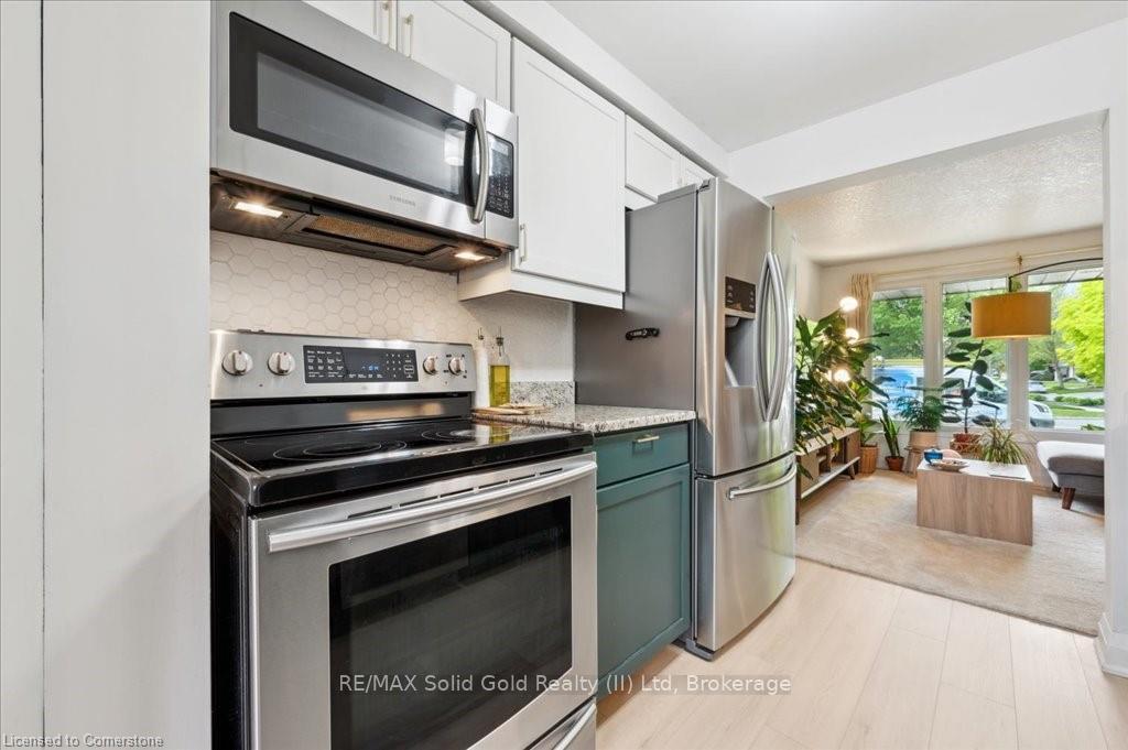 Photo 11 of 104 Kingswood Drive, Kitchener — HOMEH
