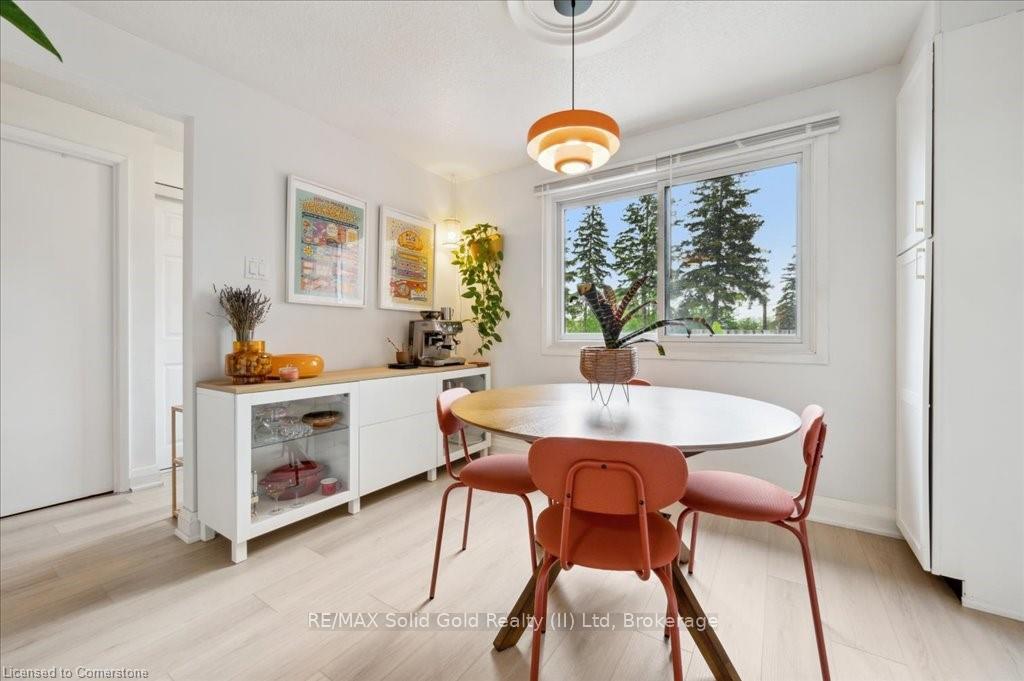 Photo 13 of 104 Kingswood Drive, Kitchener — HOMEH