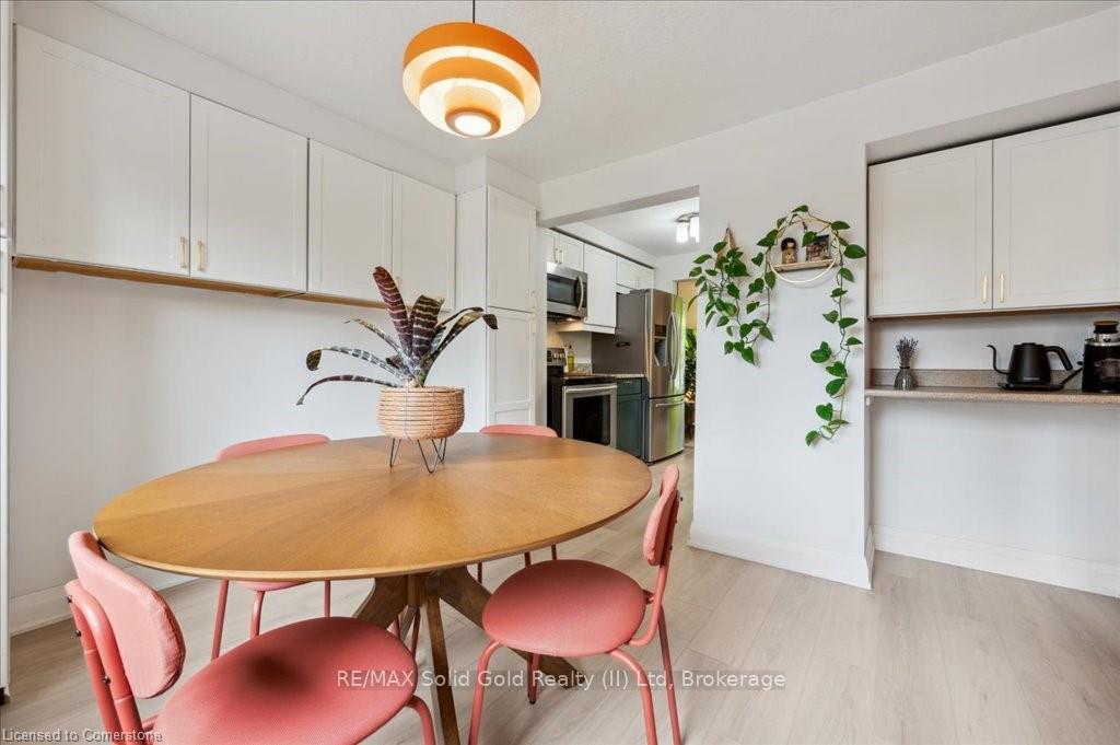 Photo 14 of 104 Kingswood Drive, Kitchener — HOMEH