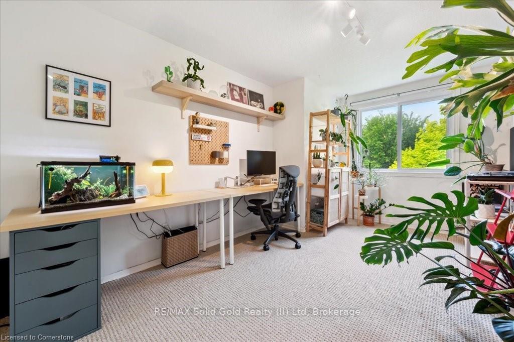 Photo 17 of 104 Kingswood Drive, Kitchener — HOMEH