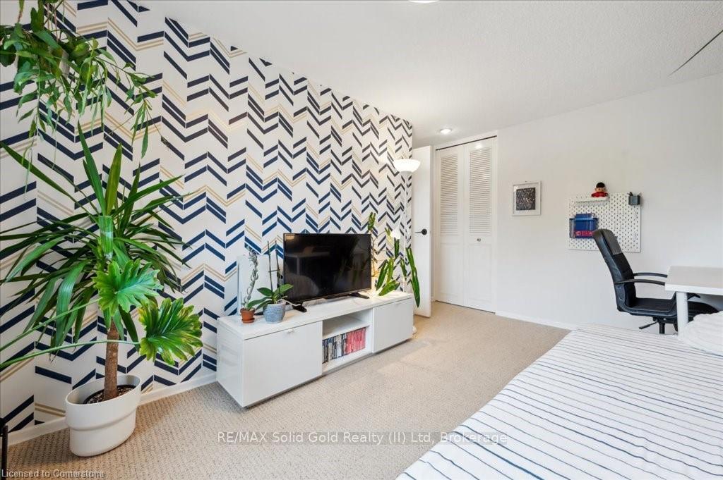 Photo 20 of 104 Kingswood Drive, Kitchener — HOMEH
