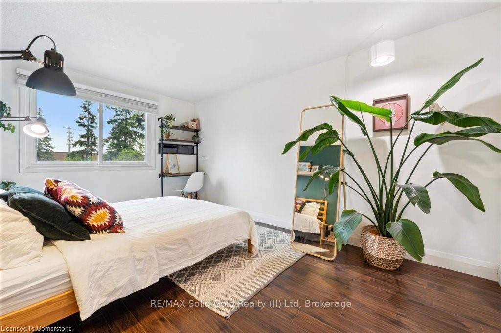 Photo 21 of 104 Kingswood Drive, Kitchener — HOMEH