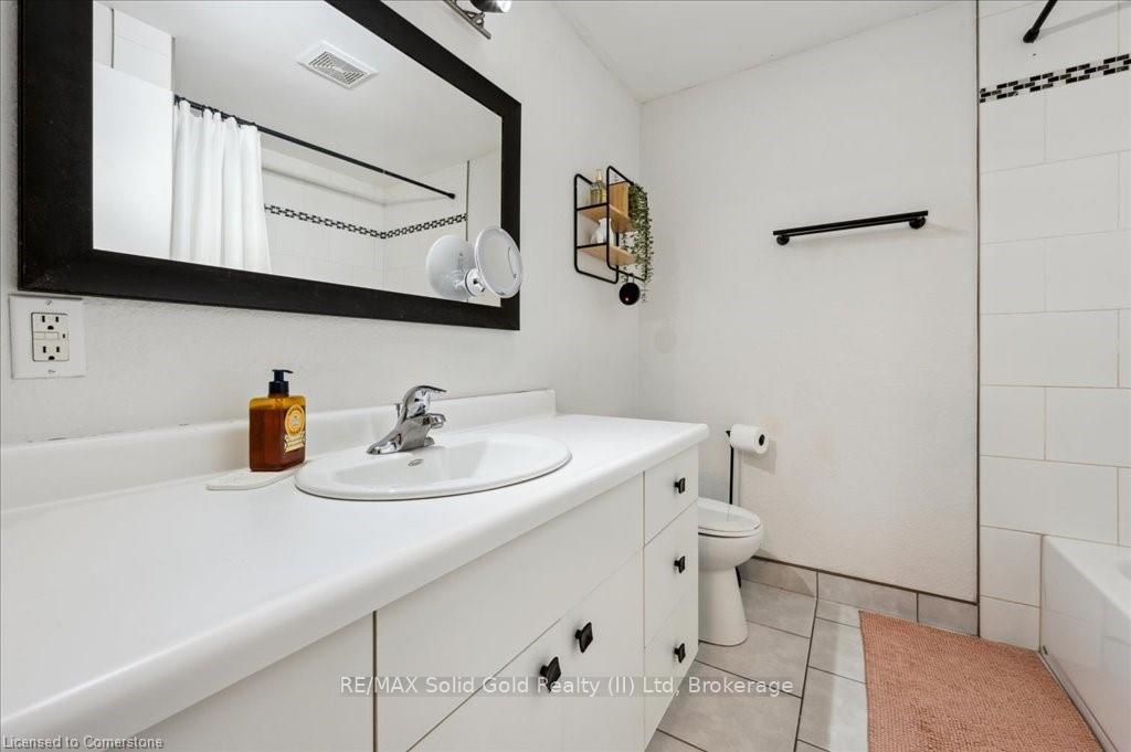 Photo 23 of 104 Kingswood Drive, Kitchener — HOMEH