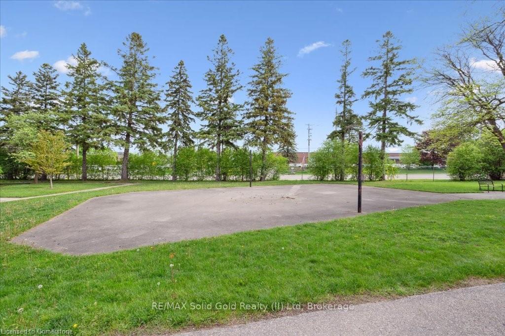 Photo 35 of 104 Kingswood Drive, Kitchener — HOMEH