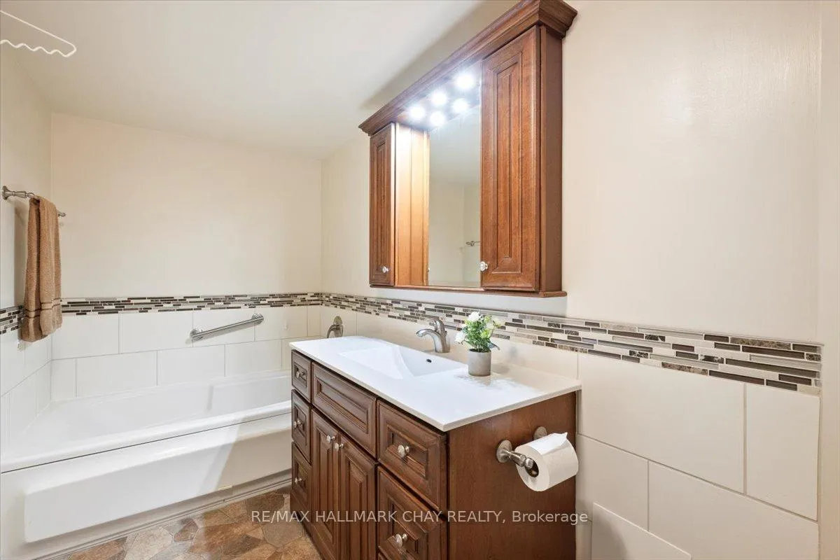 Photo 31 of Unit 403, 65 Ellen Street, Barrie, City Centre — HOMEH