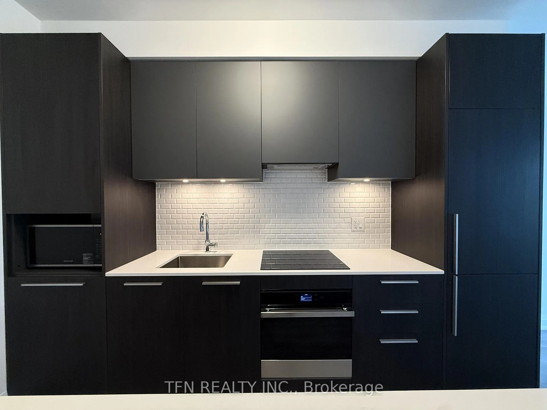 Photo 3 of Unit 1102, 65 Broadway Avenue, Toronto, Mount Pleasant West — HOMEH