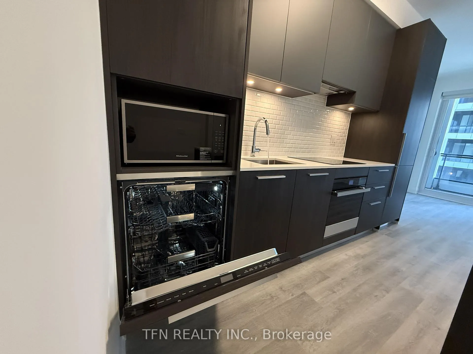 Photo 5 of Unit 1102, 65 Broadway Avenue, Toronto, Mount Pleasant West — HOMEH