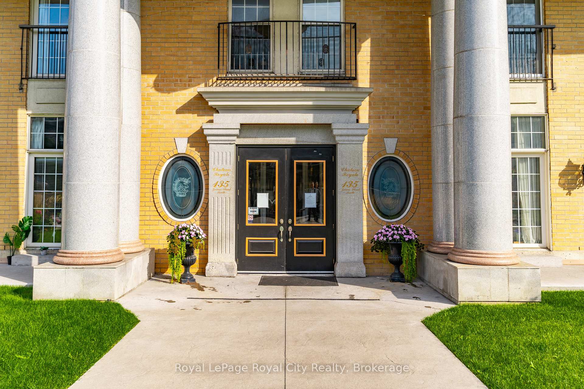Front of Unit 614, 135 James Street S